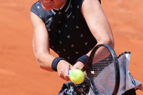 开云体育平台登录入口 阿扎伦卡在掘金比赛中赛事规则更新，势不可挡引发热议！