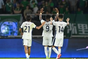 开云体育平台登录入口包含皇家社会迎荷甲关键赛；赛前豪取连胜；压力陡增；赛程密集仍需轮换的词条